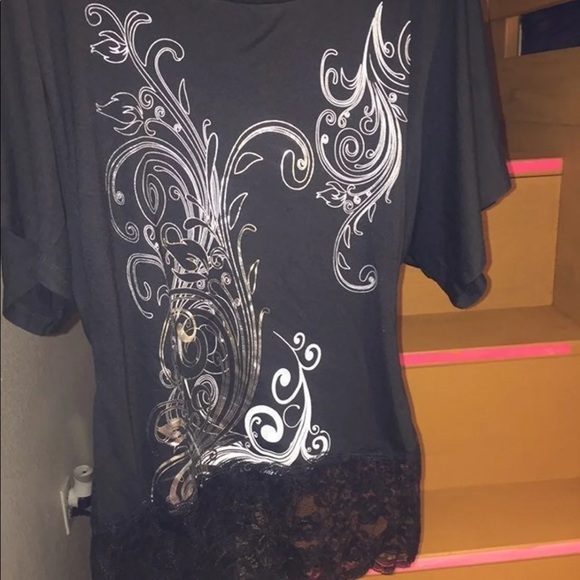 2 blouses - Picture 2 of 5